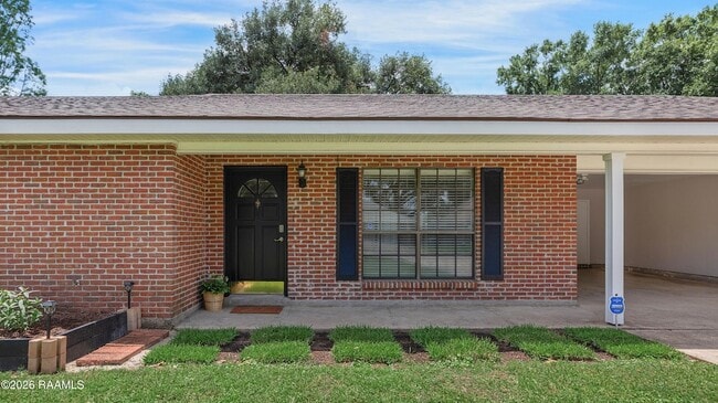Photo - 118 Village Green Dr