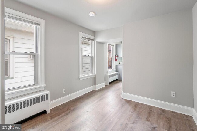 Photo - 243 Conover St