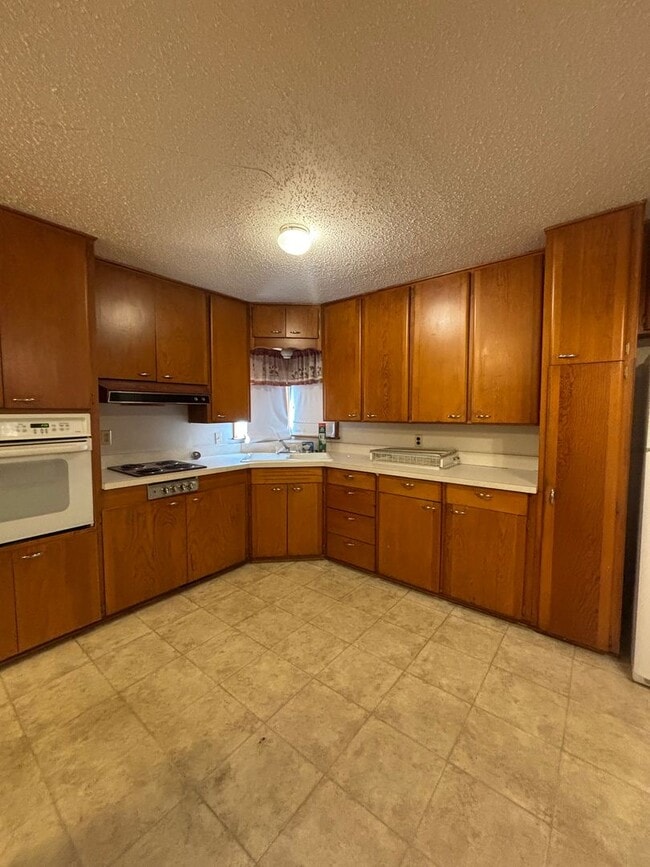 Photo - 4 bed 1.5 brick SW OKC