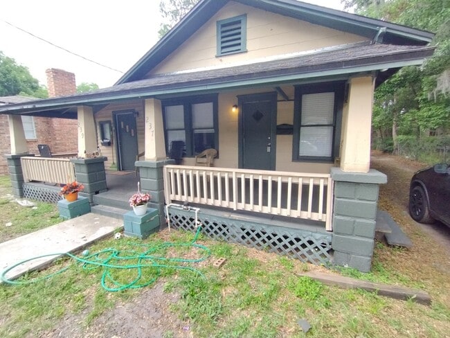 Photo - 237 W 40th St Casa