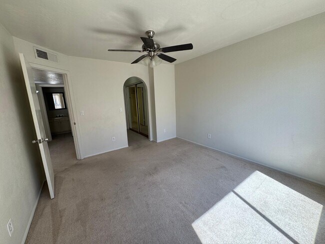 Photo - 1905 E University Dr Unidad B208