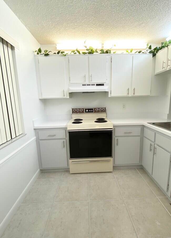 Photo - 17000 NW 67th Ave Unidad 321