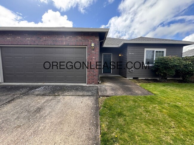 Building Photo - 3 bedroom North Eugene home with full size... Unit 3440 Arrowhead st