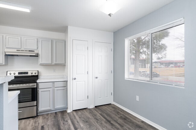 2BR, 1BA - 737SF - Dining Room
