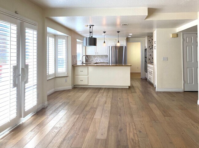 Photo - 5 Bedroom 3 Bathroom Executive Home in Weibel Fremont!