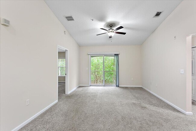 Building Photo - Freshly painted 3/2 just minutes to the be... Unit 1910 Rental