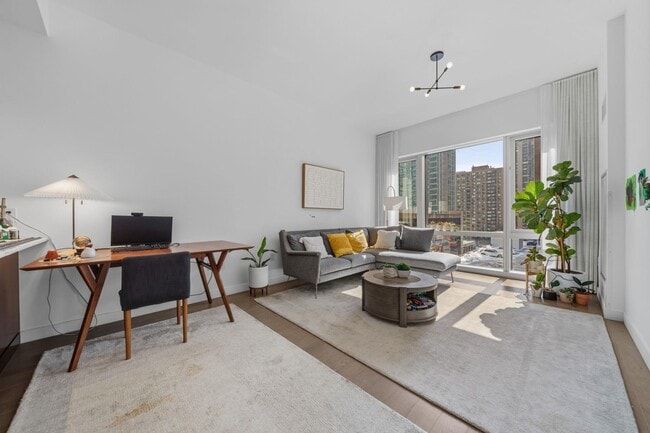 Building Photo - 75 Park Ln S Unit 607