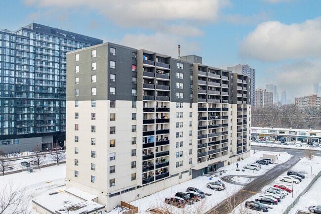 Building Photo - 120 Dundas Street