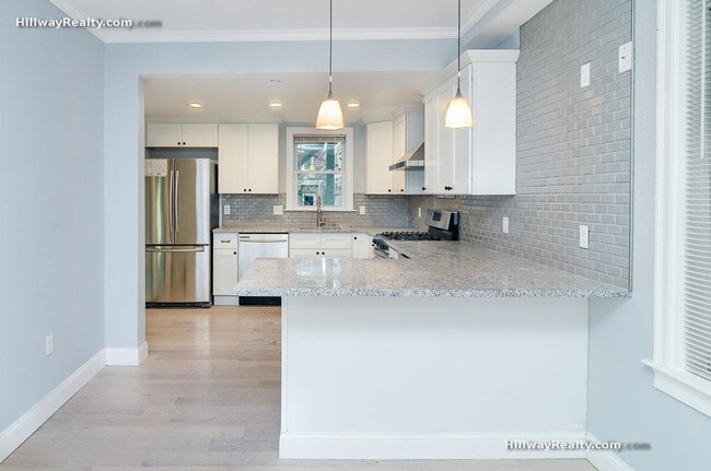 Building Photo - 30 Rawson St Unit 2 Rental