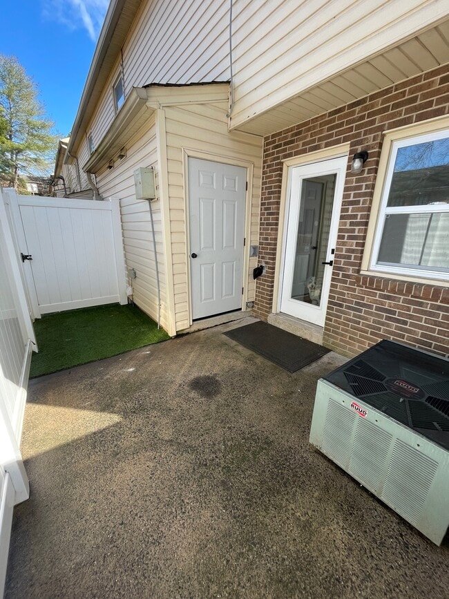 Photo - 101 Royal Forest Ct