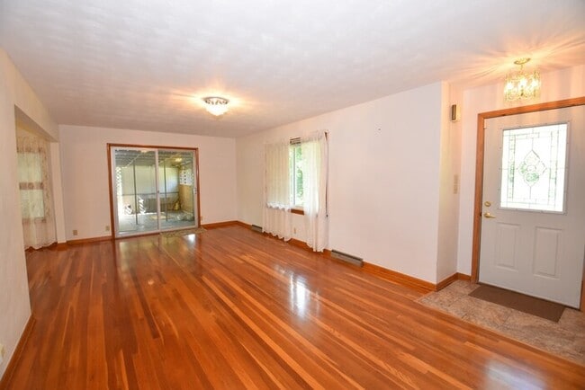 Photo - Beautiful 3 Bedroom Home over Looking Lake Chapin