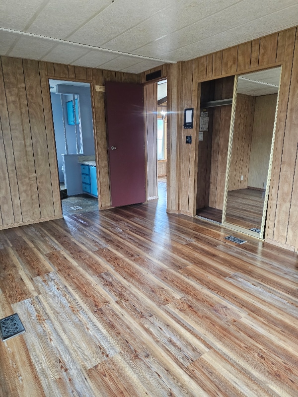 Photo - 914 5th St E