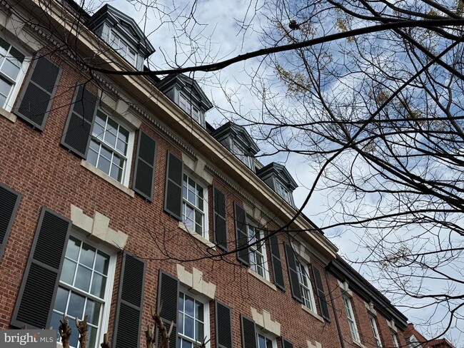 Building Photo - 2125 S St NW Unit PH2