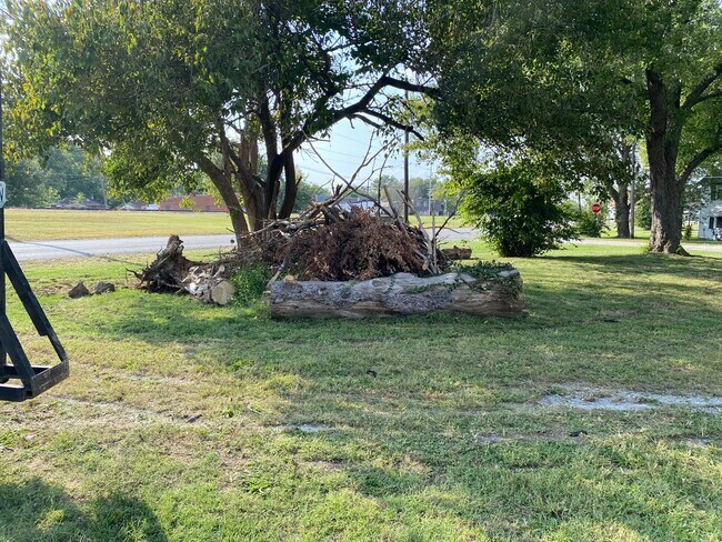 Photo - 202 S Bess Ave