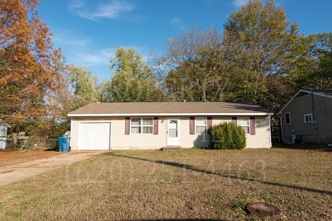 Building Photo - 3 Bedroom 1 Bath