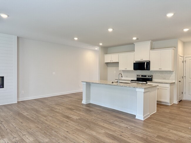 Photo - 1004 Sutherland Ln