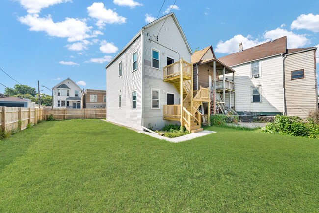 Photo - 714 W 48th Pl