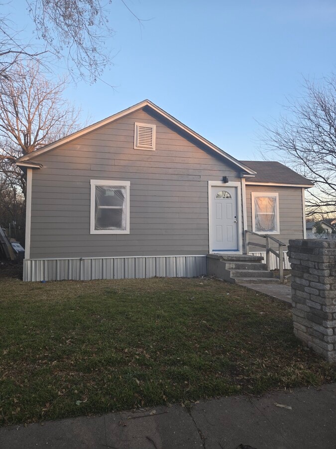 Photo - 2101 Maple Ave