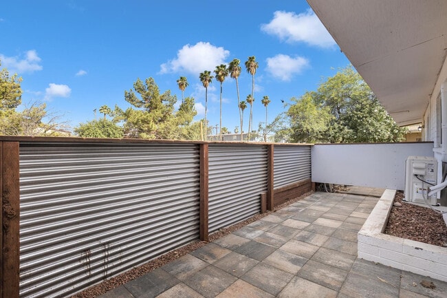 Photo - 2106 S Granada Dr Unit Apt 3