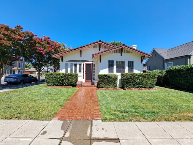 Building Photo - Stunning Home in Downtown Napa