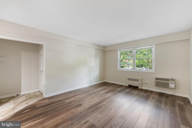 Building Photo - 4402 N Pershing Dr Unit 1