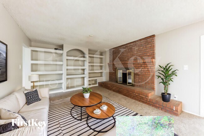Photo - 3730 W Hartford Ave