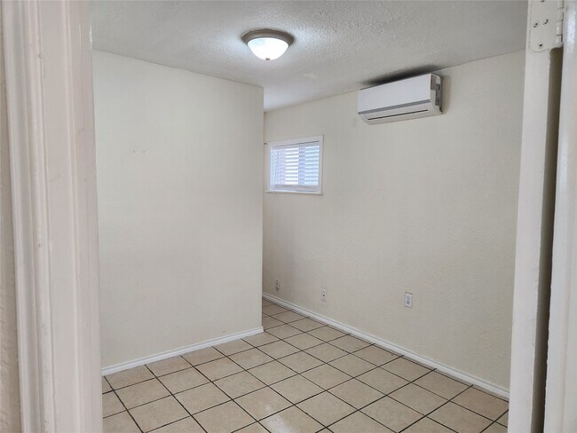 Photo - 1803 Church St