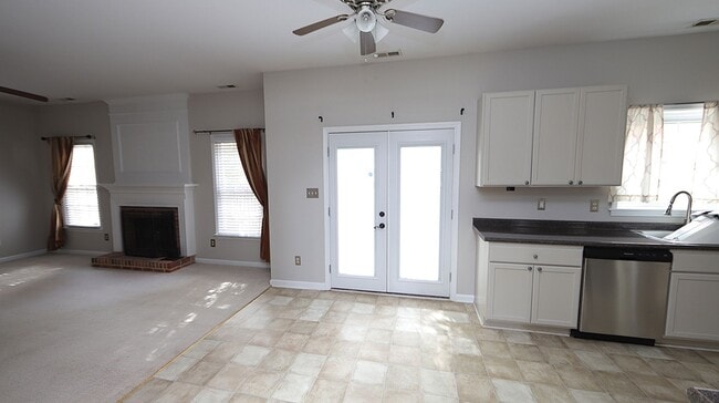 Photo - 4 Bedroom Home in desirable Grove Park Community