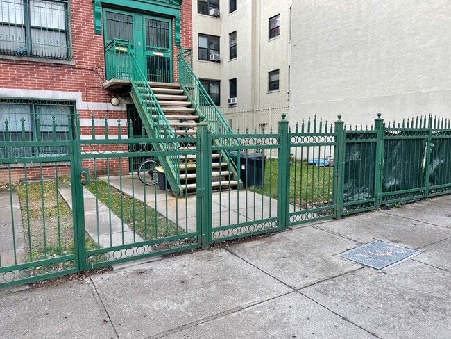 Photo - 940 E 181st St Unit 2