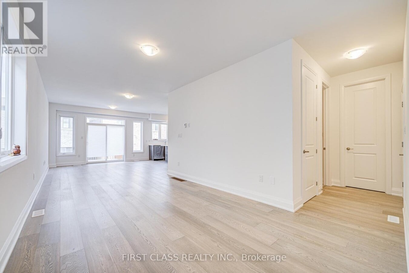 Photo - 12 Barnyard Trl