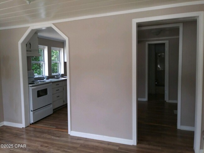 Photo - 5120 E 11th St