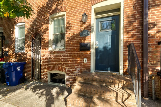 Photo - 2218 Fleet St