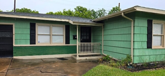 Building Photo - 14 Gulf Ln
