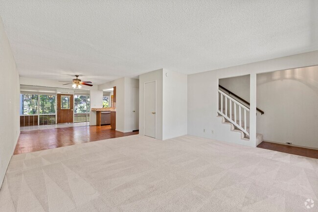 Building Photo - Pet Friendly Pearl City Townhouse with A/C