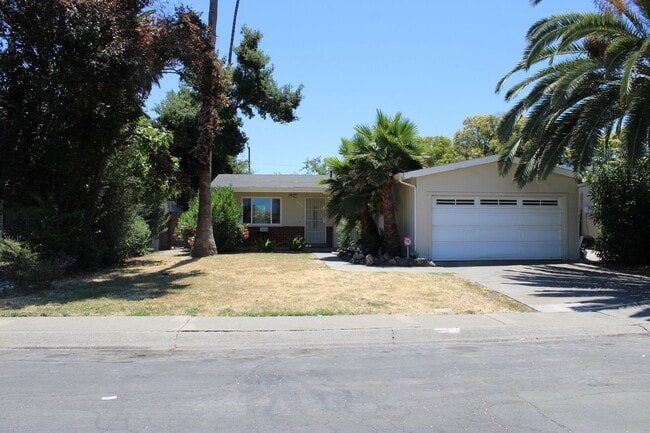 Building Photo - Charming 3 Bed 2 Bath House for lease.