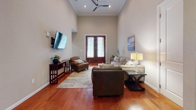 Photo - 1114 Ruea St