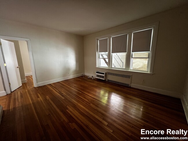 Building Photo - 33 Lancaster Terrace Unit 110