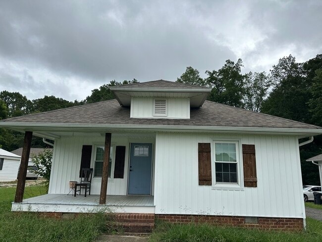 Building Photo - cozy and convenient Rental