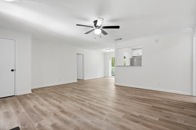 Photo - 106 Sterling Ct
