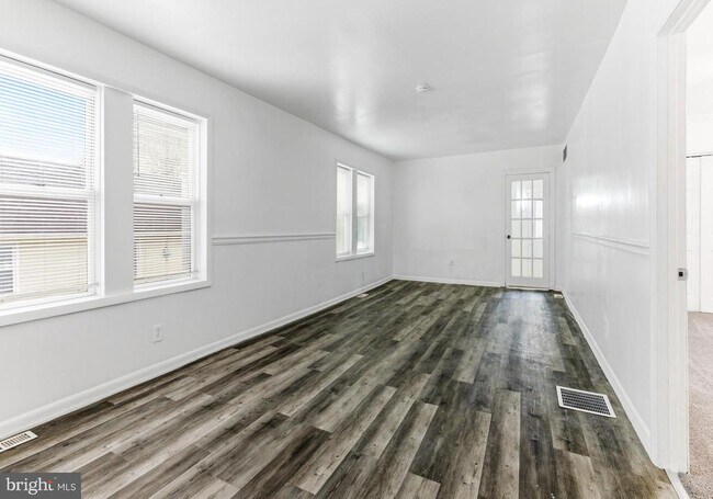 Photo - 107 River Rd Dr