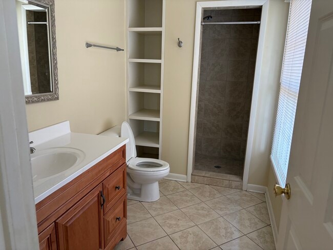 Photo - 16348 Woodcliffe Dr