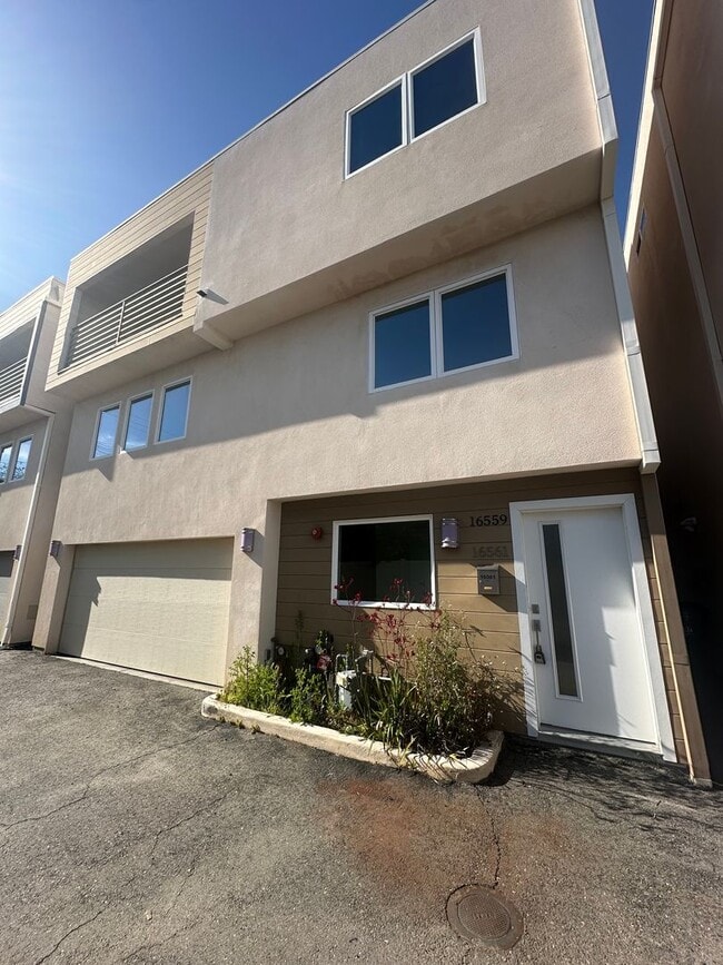 16561 Vine Ter