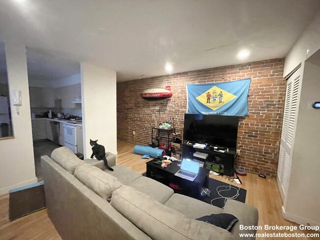 Building Photo - 71 Gainsborough St Rental