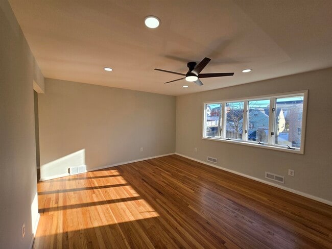 Building Photo - 691 9th St