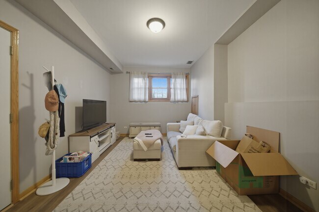 Photo - 844 N Wood St Unidad G