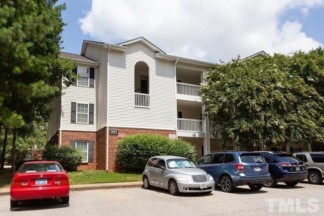 Trailwood Heights Available NOW! - Trailwood Heights Available NOW! Condo