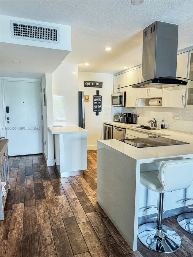 Photo - 7830 Dickens Ave Unit 403