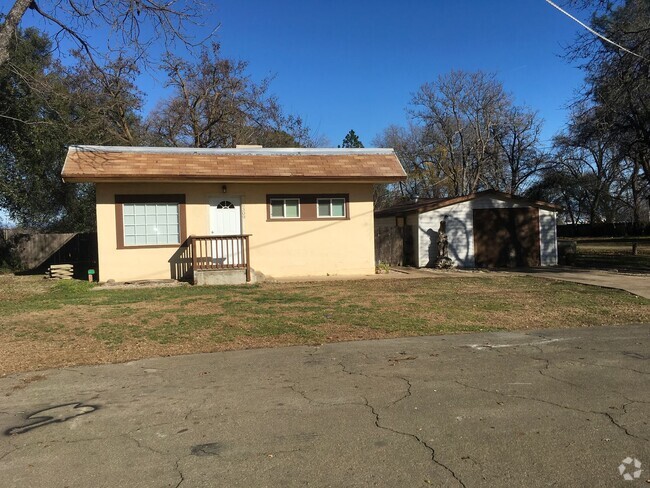 Building Photo - Cottage in a Country Setting Rental