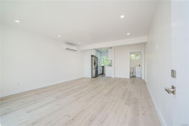 Photo - 11918 Hart St