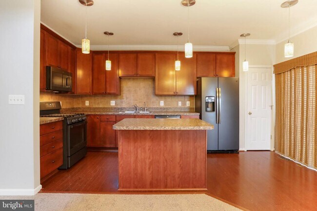 611 Hamilton Ct